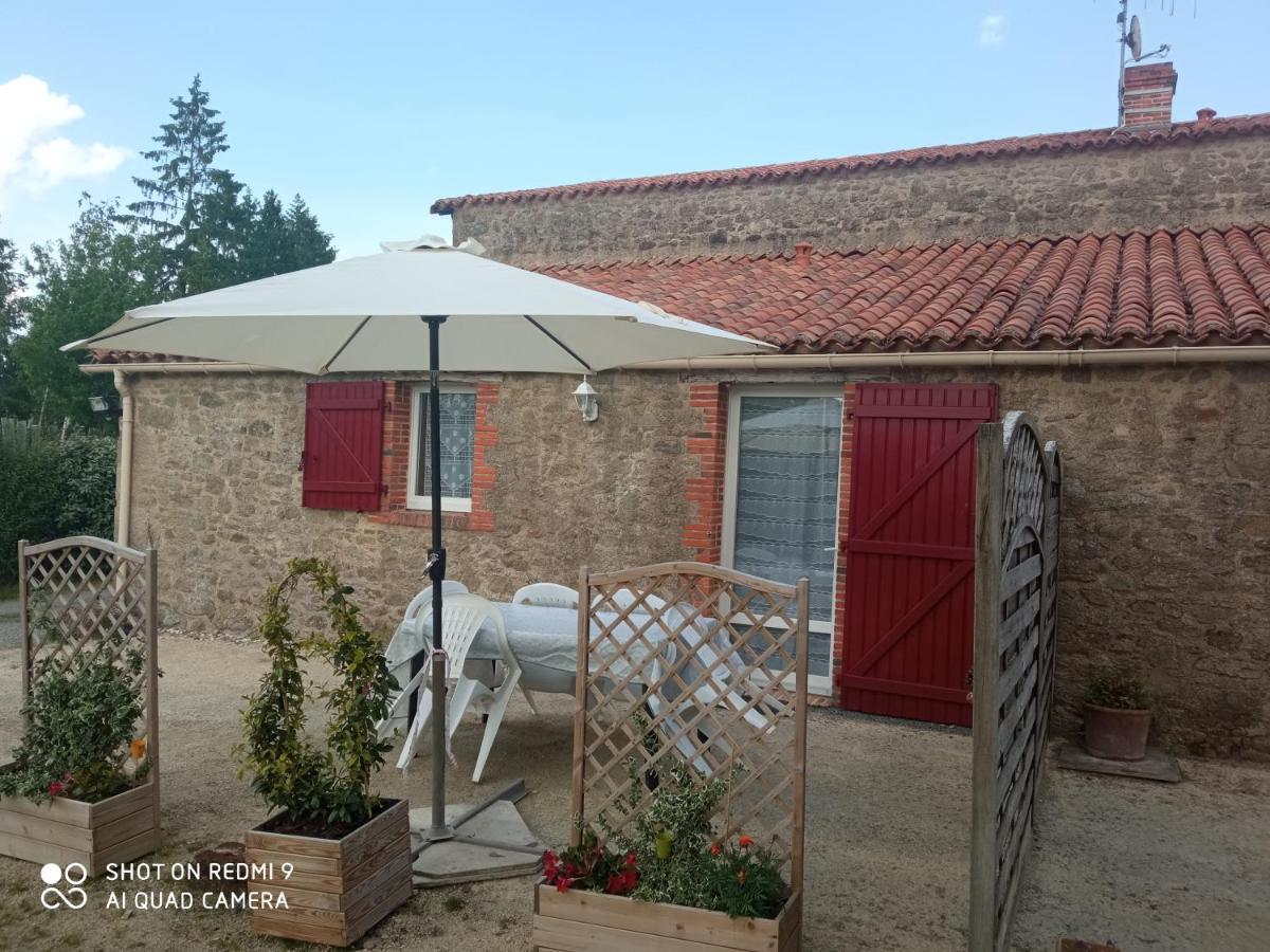 Les Trois Geais Bed & Breakfast Les Epesses Bagian luar foto