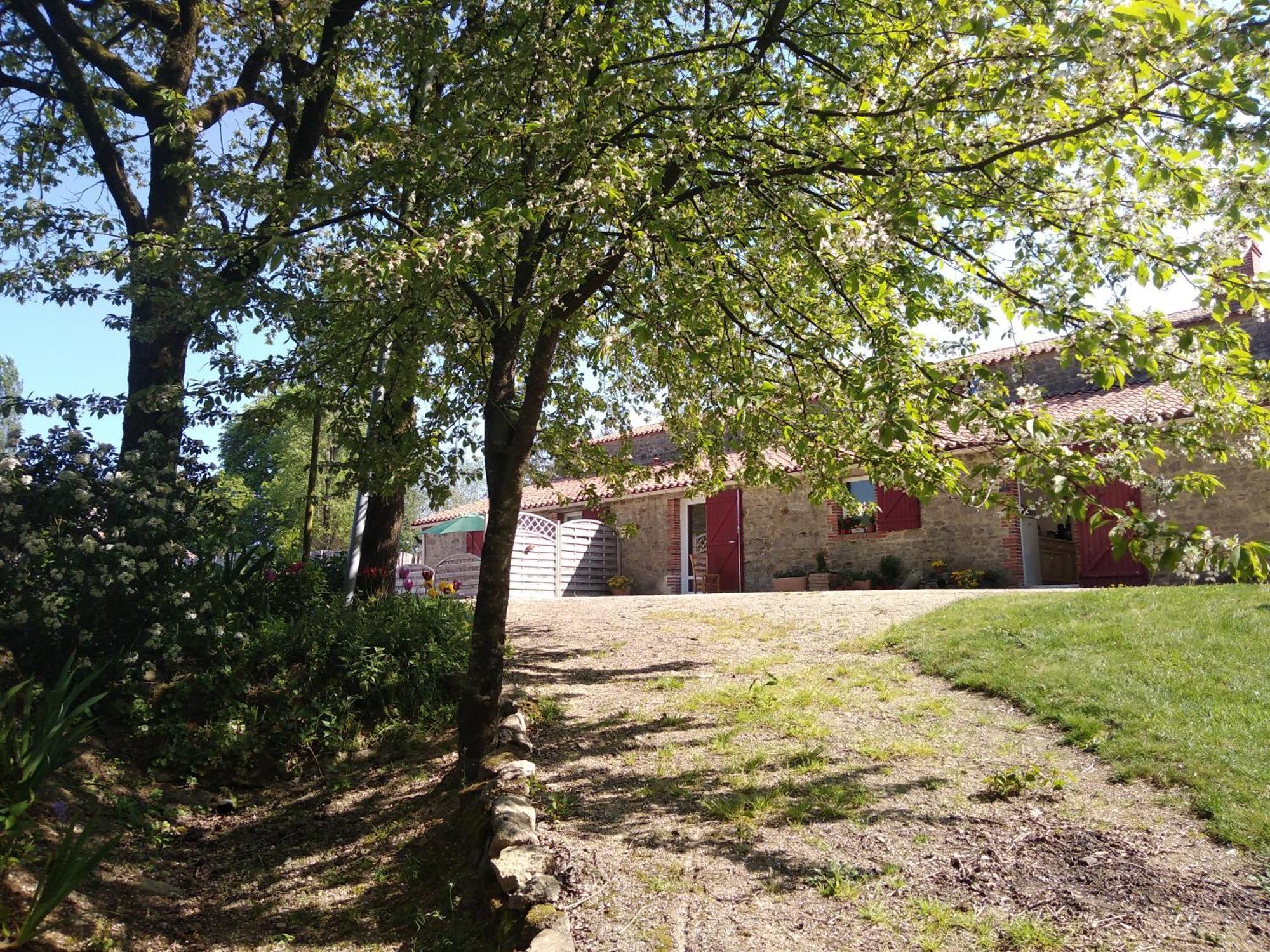 Les Trois Geais Bed & Breakfast Les Epesses Bagian luar foto
