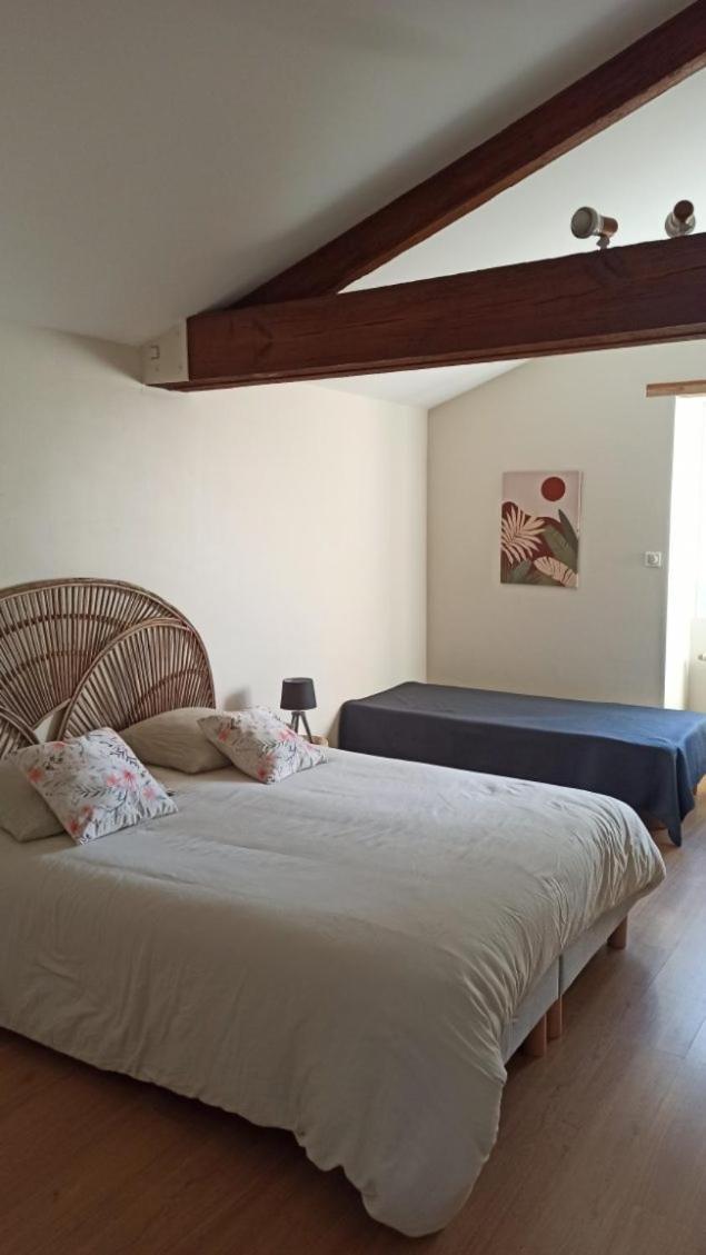 Les Trois Geais Bed & Breakfast Les Epesses Bagian luar foto